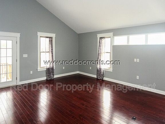 3rd image of 752 N Miley Ave