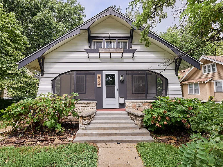 5740 Charlotte St — Photo 1