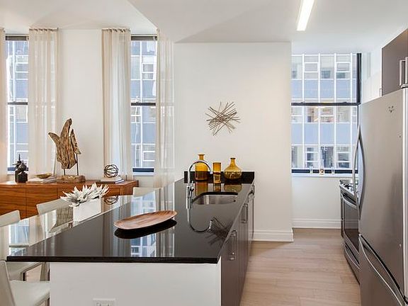 3rd image of 70 Pine St APT 1419