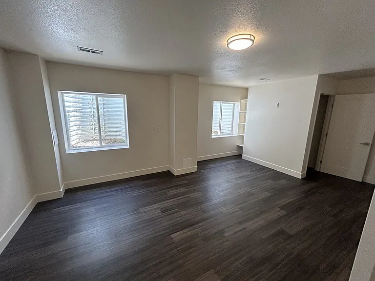 908 Avalon Ave — Photo 10
