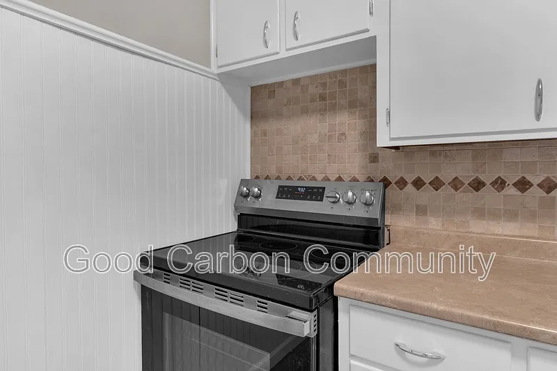 Studio, 1.0 bath, $850 — Photo 4