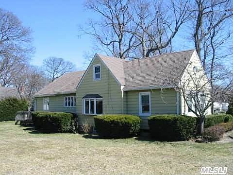2nd image of 321 W Islip Blvd