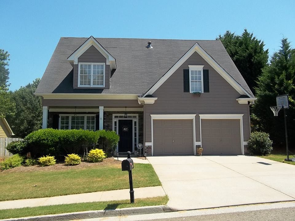4 Bedroom 3 Bath 2,300 SF