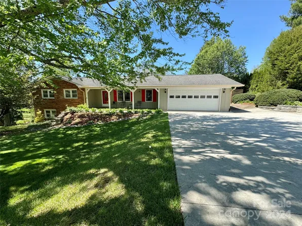 100 Dogwood Dr, Weaverville, NC 28787
