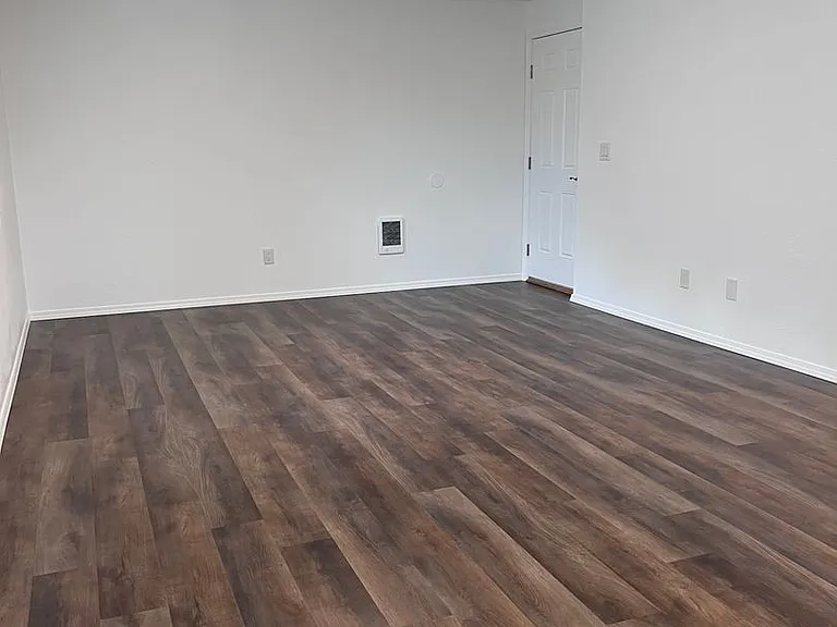 3459 Hawthorne Ave NE — Photo 2