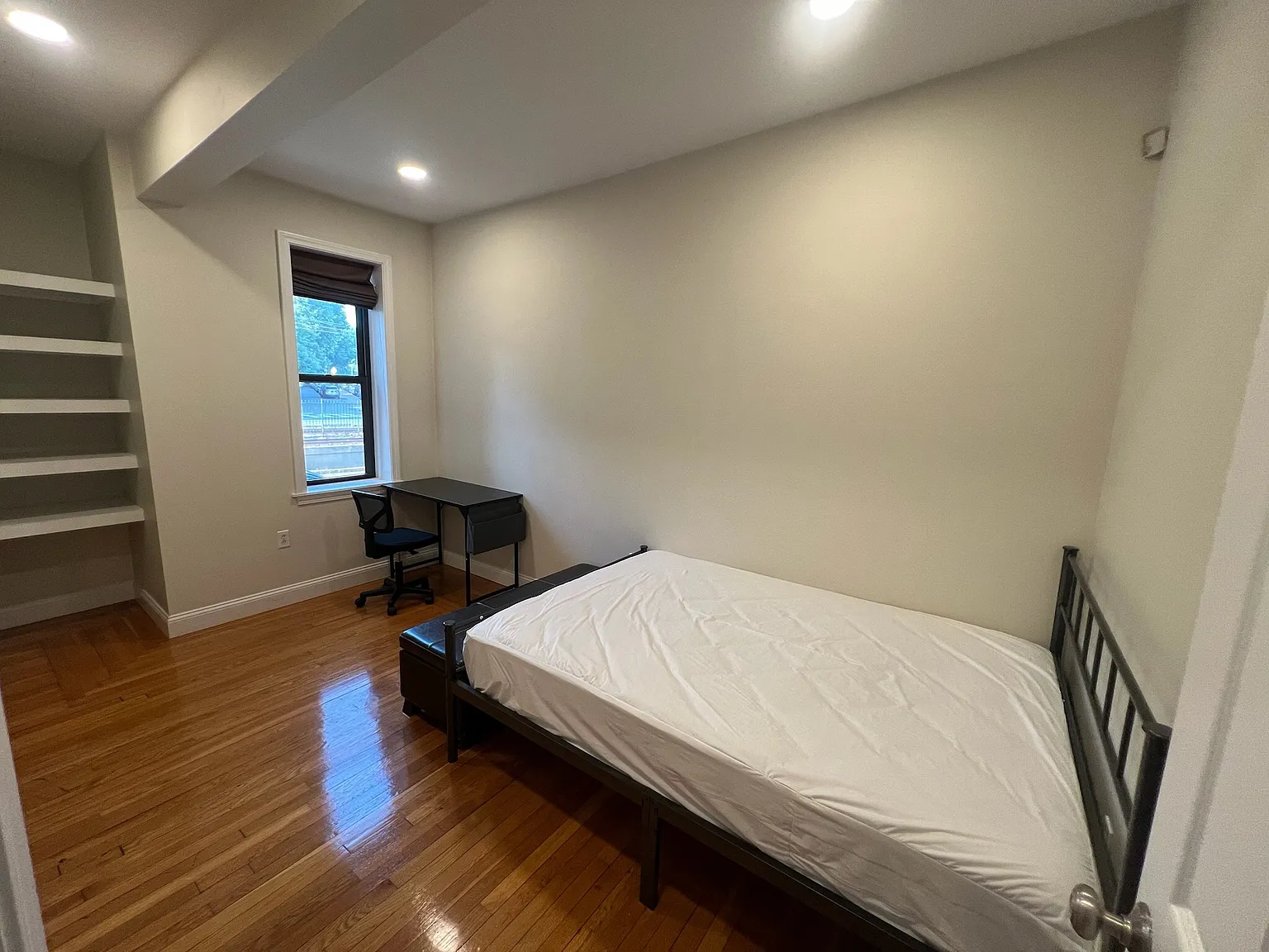 5 bed, 2.5 bath, 1764 sqft, $9,450 — Photo 3