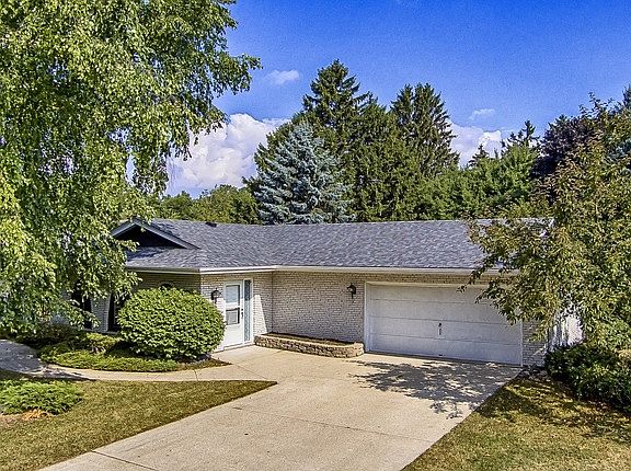 2nd image of 1632 Cedar Ct
