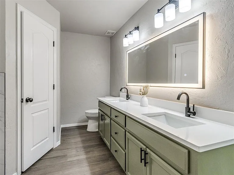 13300 S Robinson Ave — Photo 12