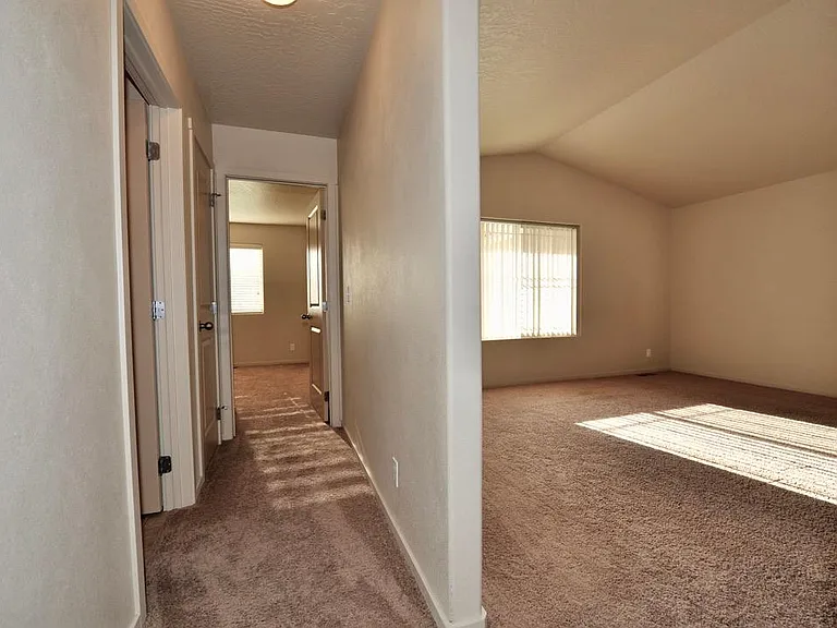 1288 N Pyroclast St — Photo 13