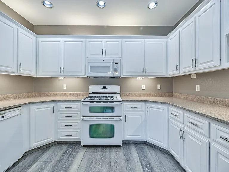 317 W Shamrock Ave — Photo 14