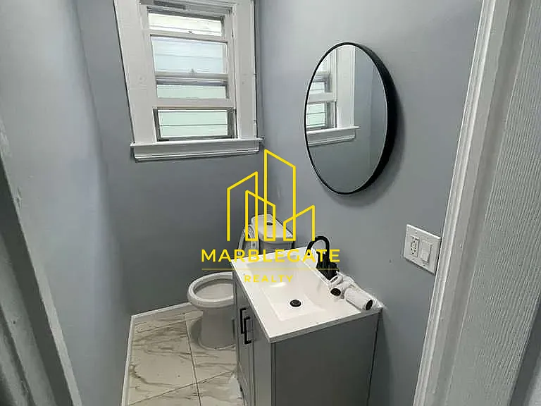 100 Smith St #22 — Photo 3