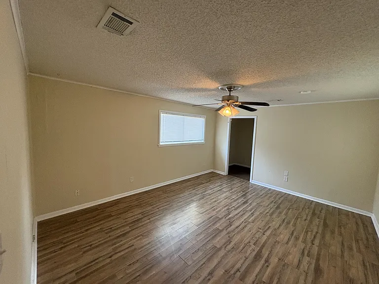 2915 Olive St — Photo 9