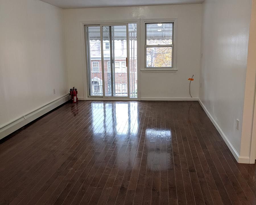 1st image of 14210 Pershing Cres #3