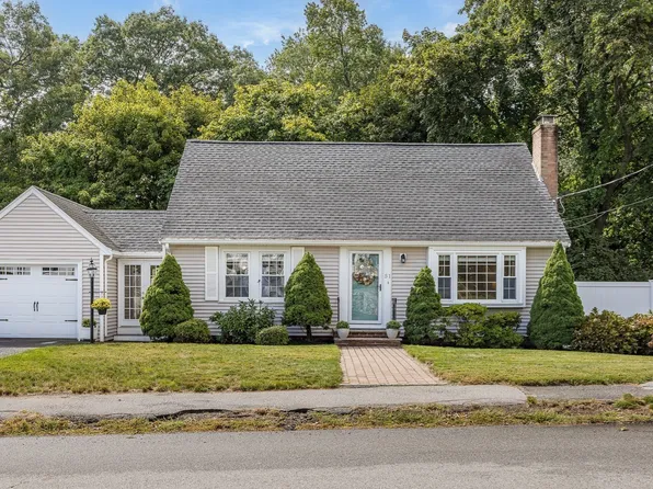 51 Hopkins St, Reading, MA 01867