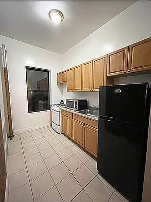 2nd image of 200 W 94th St #5WN