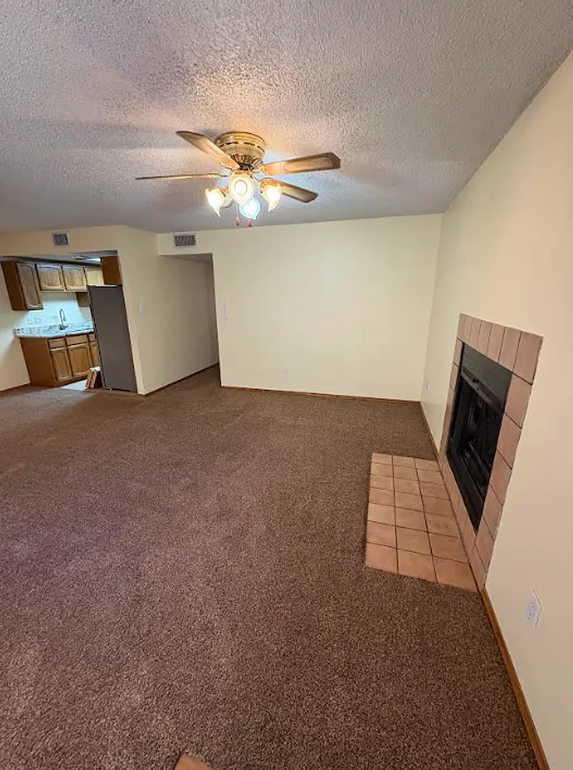 Innsdale Terrace 413 — Photo 4