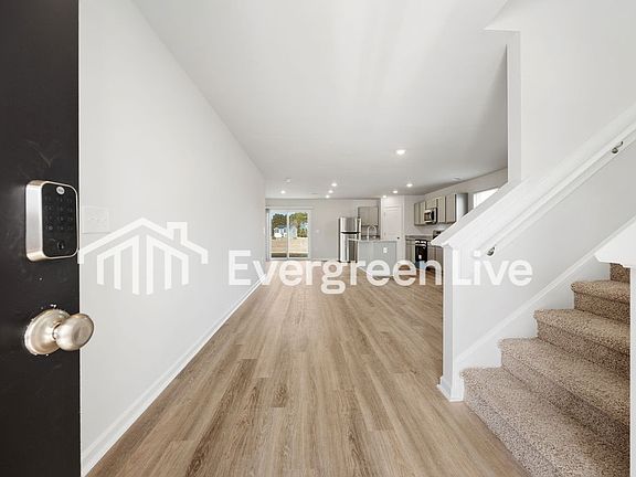 4th image of 1005 Kinness Dr