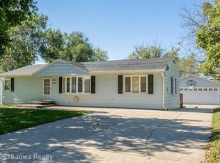 8060 Ridgeview Dr, Des Moines, IA 50320