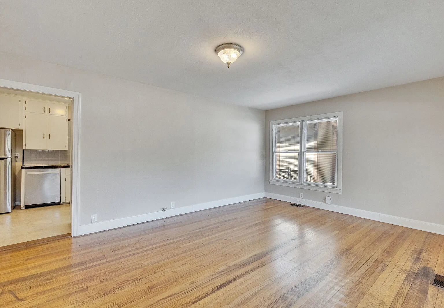 4 bed, 2.0 bath, 1770 sqft, $2,995 — Photo 4
