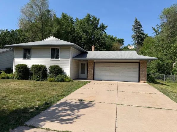8640 Hillside Trl S, Cottage Grove, MN 55016