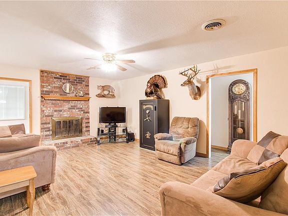 3rd image of 36 Alpine Dr