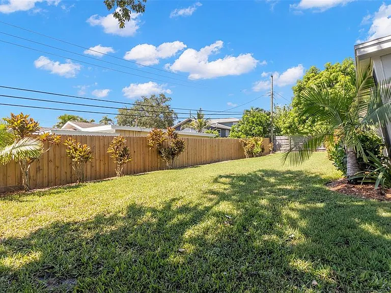 3488 Shady Bluffs Dr — Photo 25