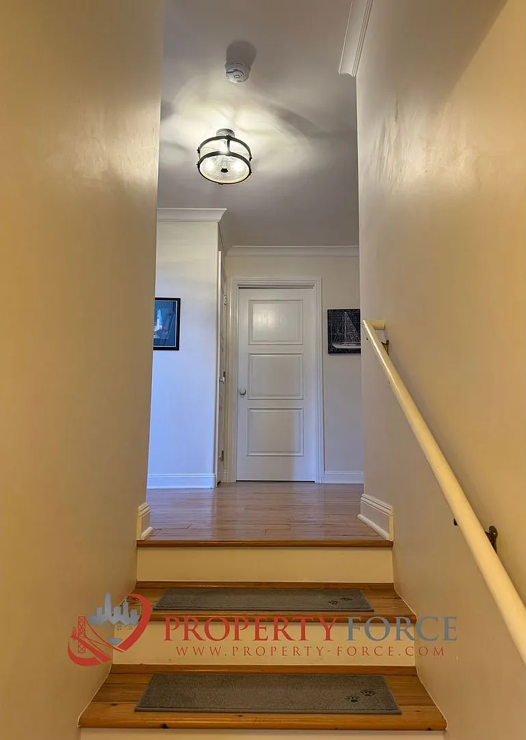 Private 3 bedroom 2.5 bath with 2 car attached garage — Photo 4