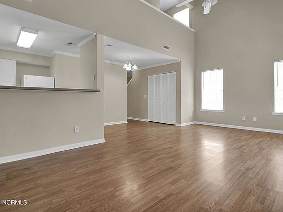 3rd image of 513 Amber Jack Dr