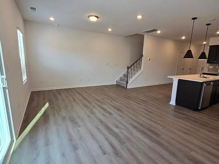 5240 Kinsbridge Dr — Photo 7