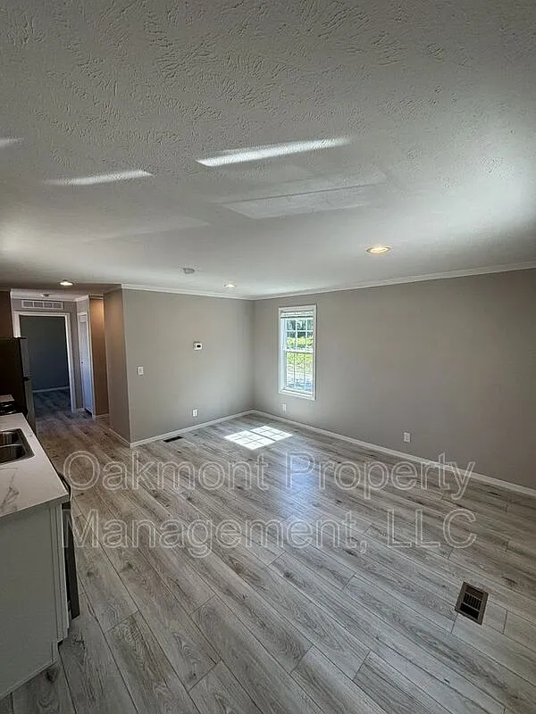 1 bed, 1.0 bath, 546 sqft, $995 — Photo 2