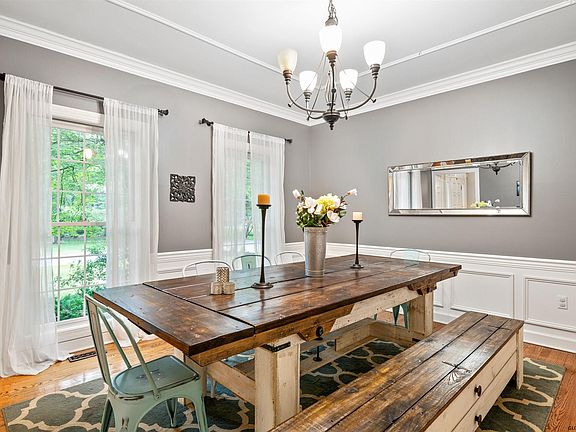 5th image of 38 Cobble Hill Dr