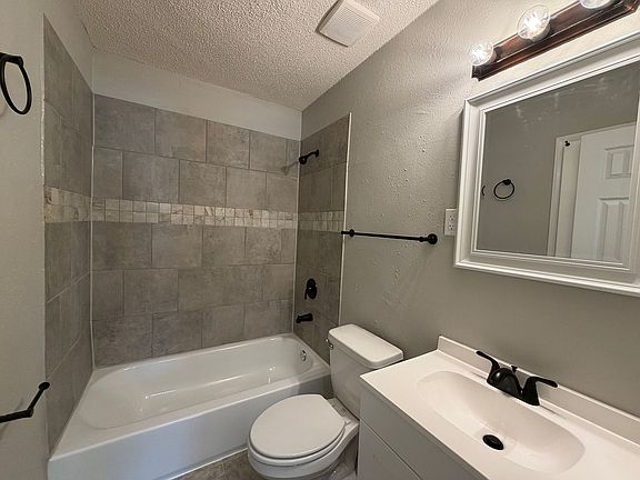 3rd image of 1766 Carlyle Ave