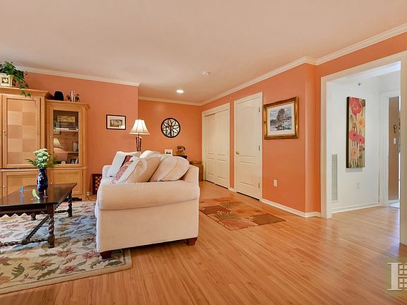 4th image of 105 Roseland Ave Unit 1001