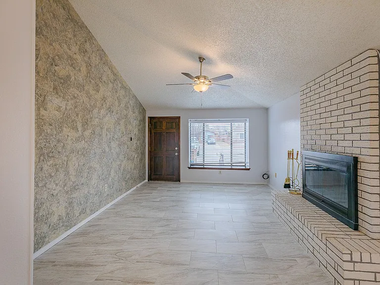762 Stafford Ct — Photo 13