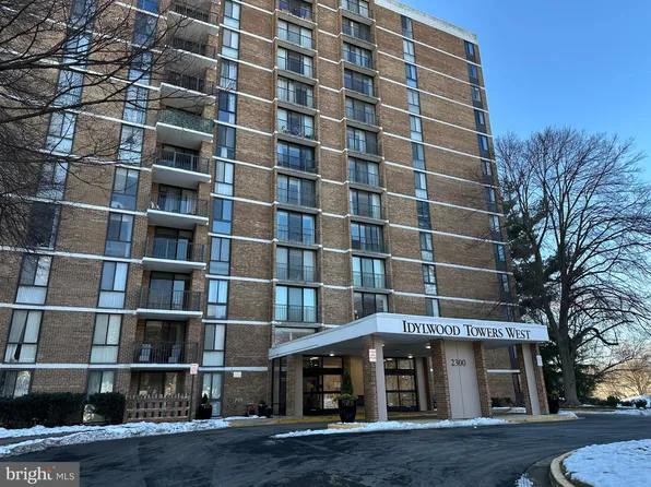 2300 Pimmit Dr APT 313, Falls Church, VA 22043