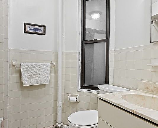 5th image of 123 E 88th St APT 4B