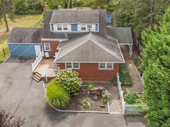 35 Forest Avenue, West Babylon, NY 11704