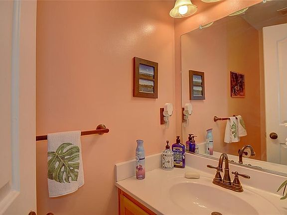 5th image of 204 Oak Manor Ct