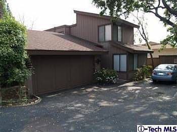 1st image of 10 Northwoods Ln