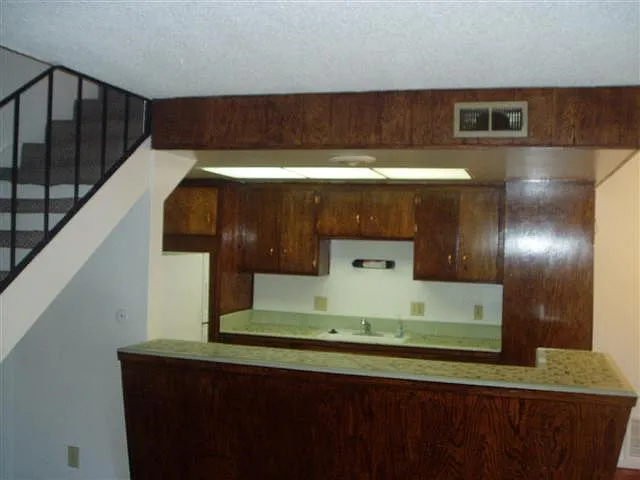 811 Cathedral Ct — Photo 6