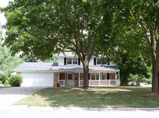 102 Navarre Ct, Auburn, IN 46706