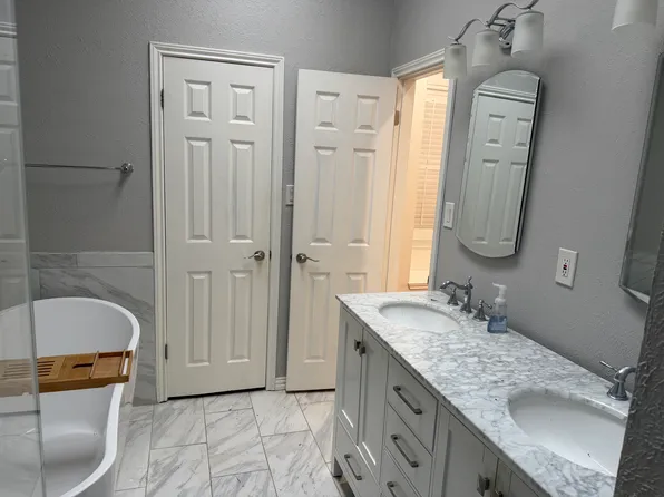 2525 Stanford Ct, Carrollton, TX 75006