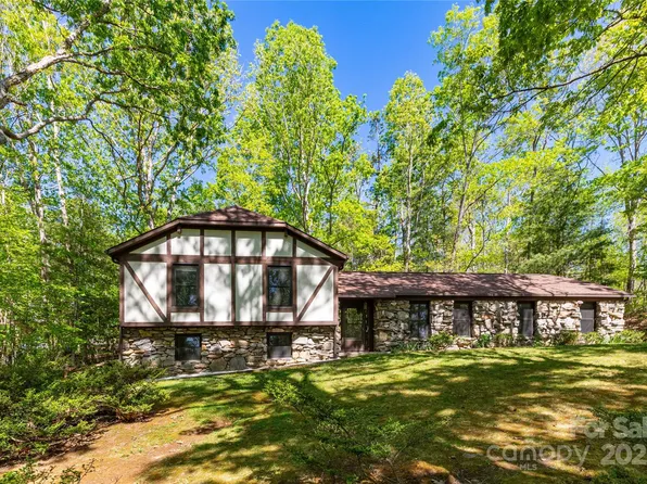 6 Woodmere Dr, Arden, NC 28704