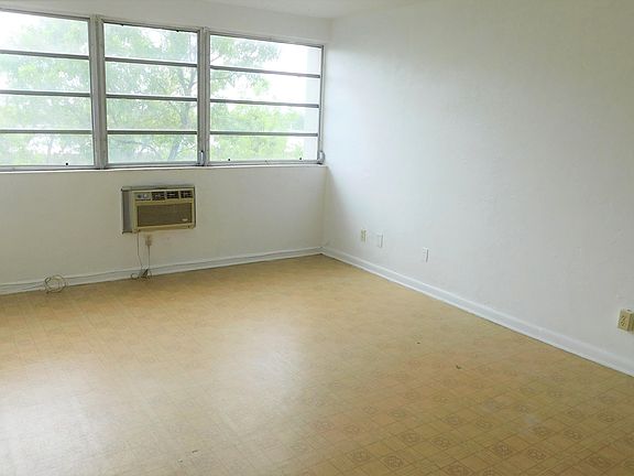4th image of 2890 Virginia St APT 503