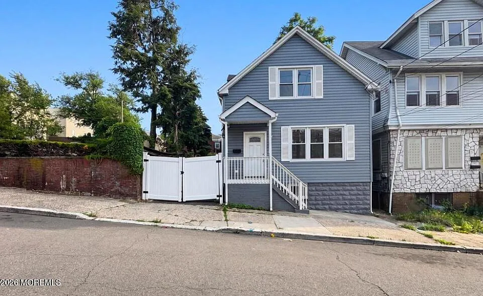 18 Grove Ter