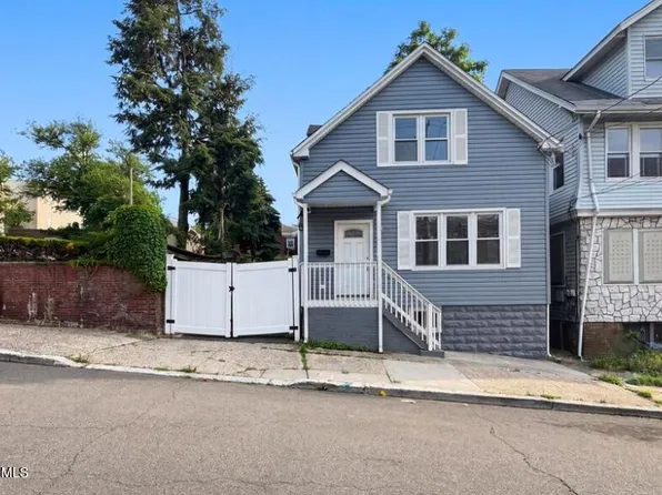 18 Grove Ter, Irvington, NJ 07111