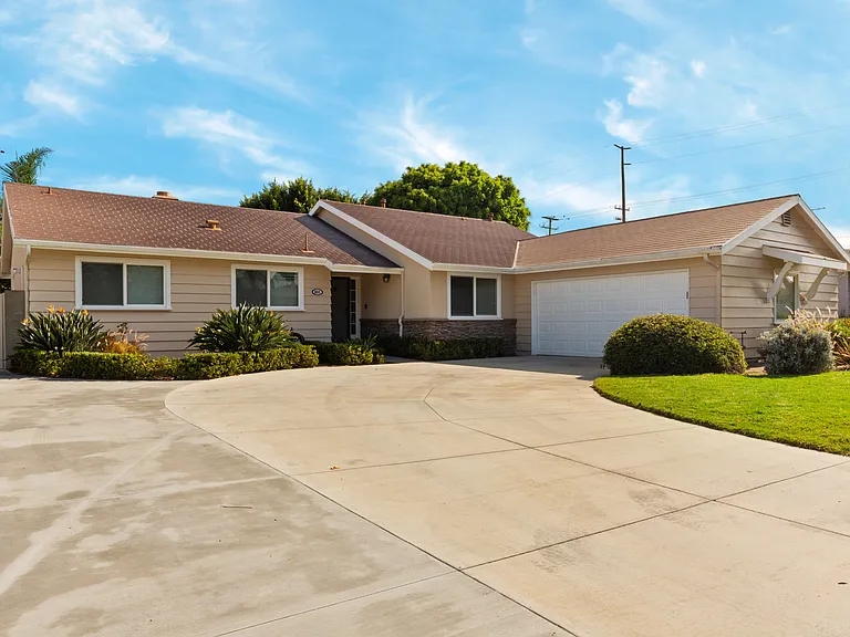 831 E Hoover Ave — Photo 1