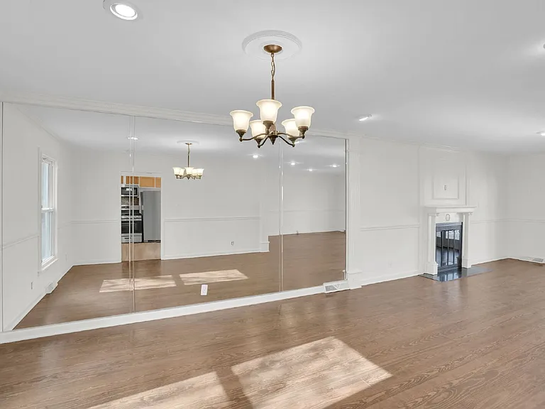 408 Wilby Dr — Photo 10