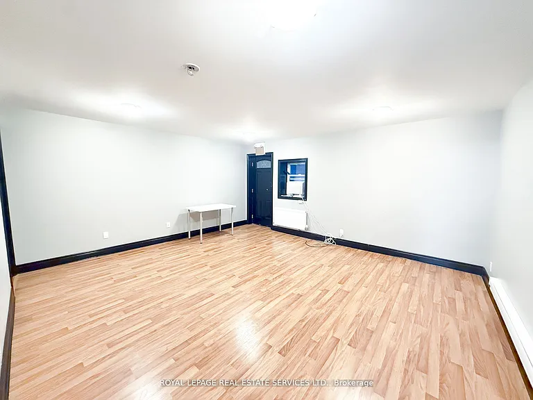 3352 Dundas St W #LOWER — Photo 4