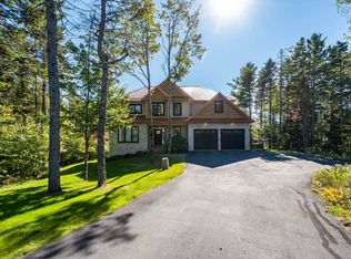 460 McCabe Lake Dr, Halifax, NS B4E 0N6